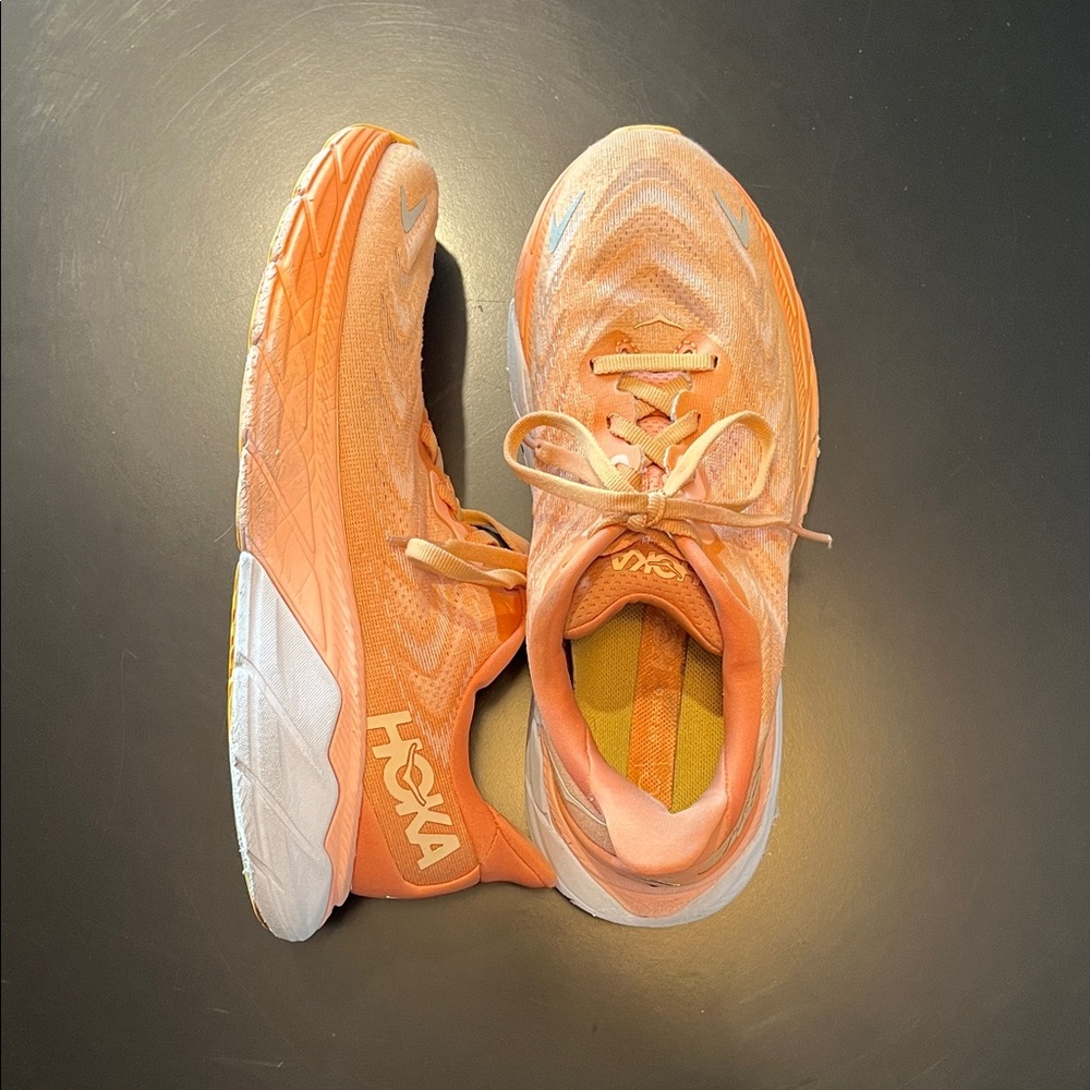 Hoka Arahi 6 Vibrant Orange Athletic Shoes